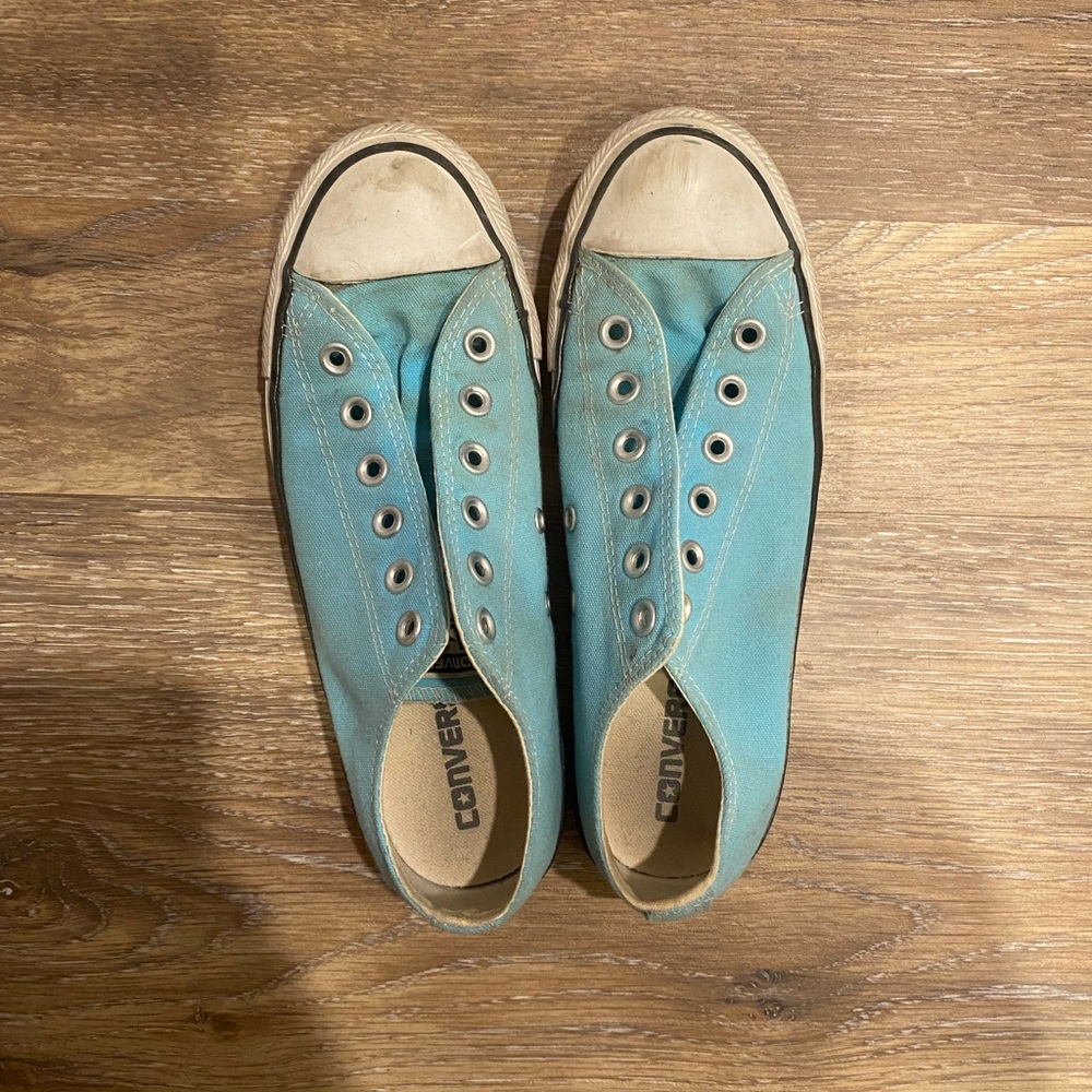 Women’s size 8 converse